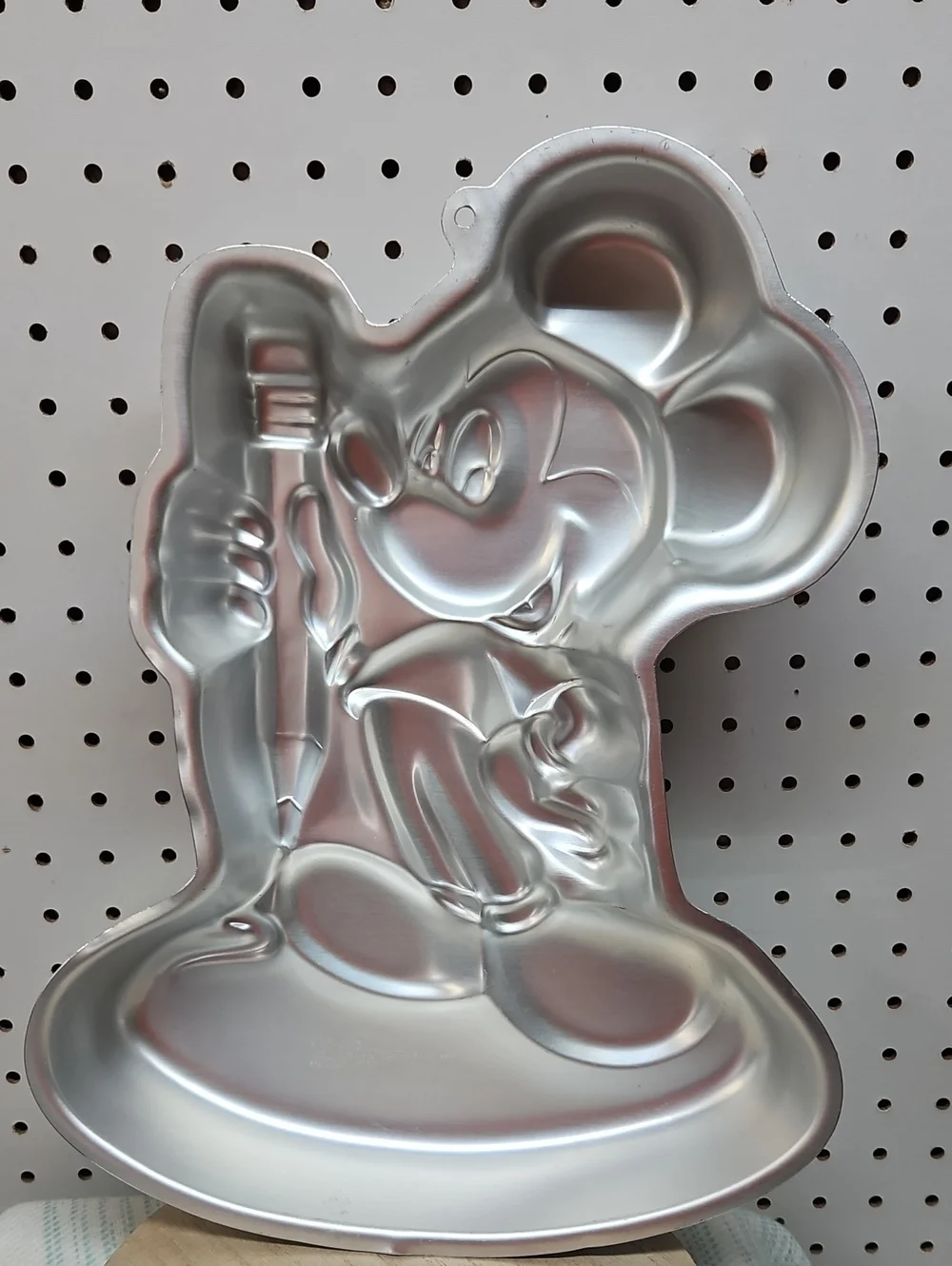 Wilton Mickey Mouse with Pencil Aluminum Cake Pan – 1983 - #502-2987